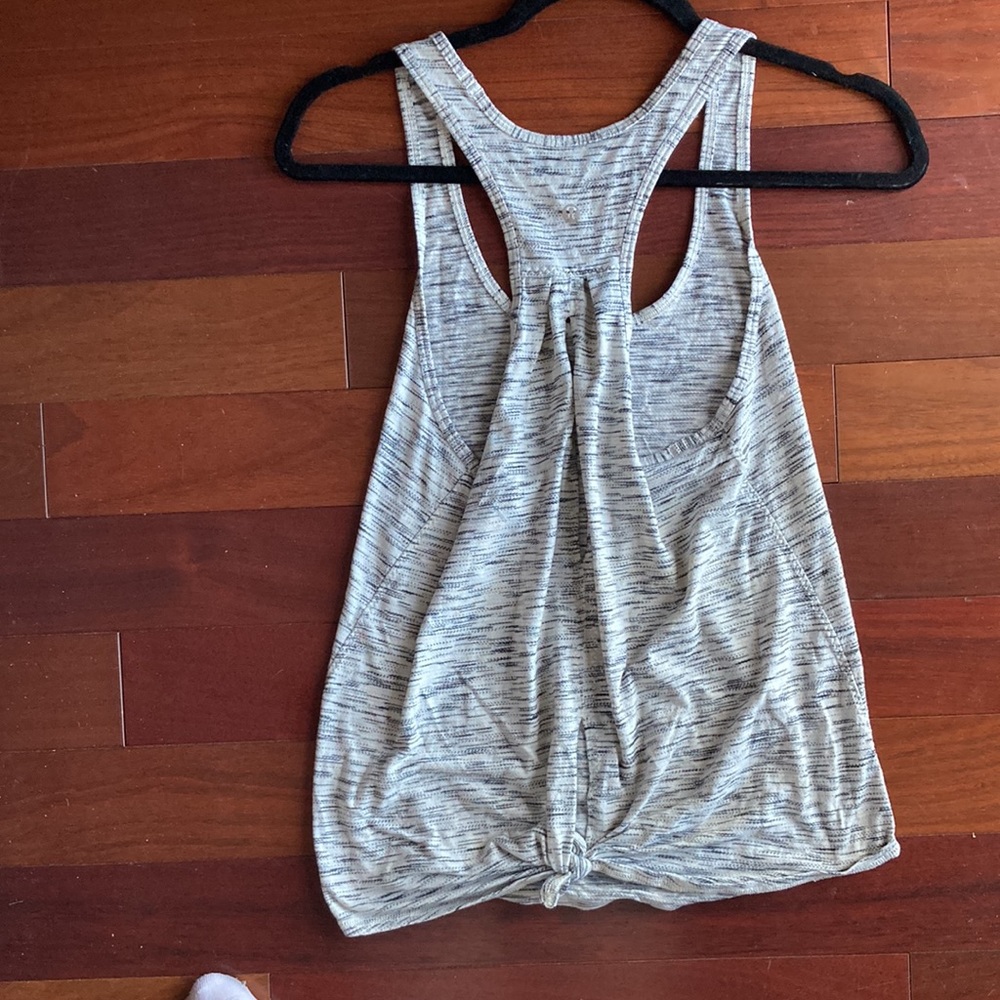 Lululemon tank! Size 6!